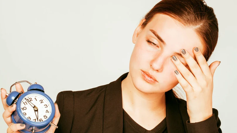 a woman feels sleepy after the first 24 hours of lack of sleep